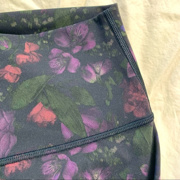 Lululemon Wunder Under High Rise Crop Legging 21” 
in Frozen Flourish Multi 4 - Picture 7 of 12